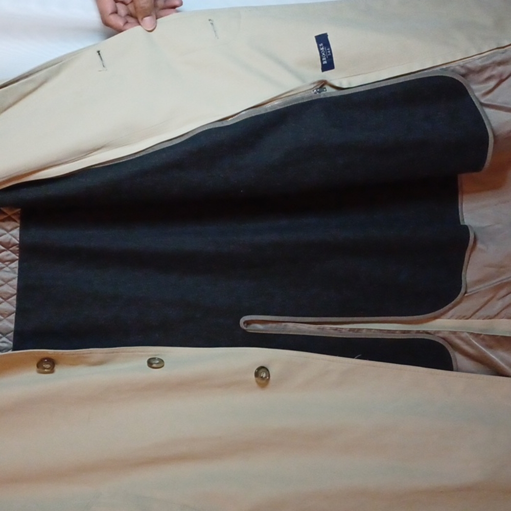 BROOKS 346 Tan Color Men's Trench Coat. Size 44R - Picture 6 of 16